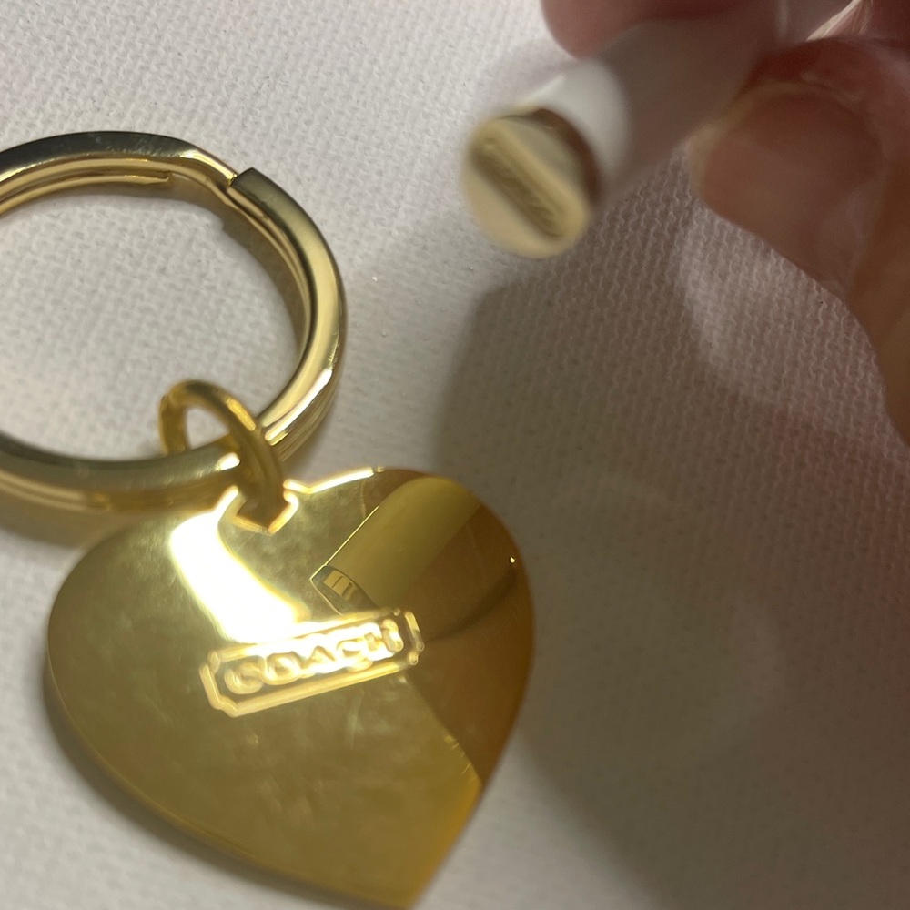 Coach Gold and Pink Heart Key Holder with a White Coach Pen - Picture 4 of 6
